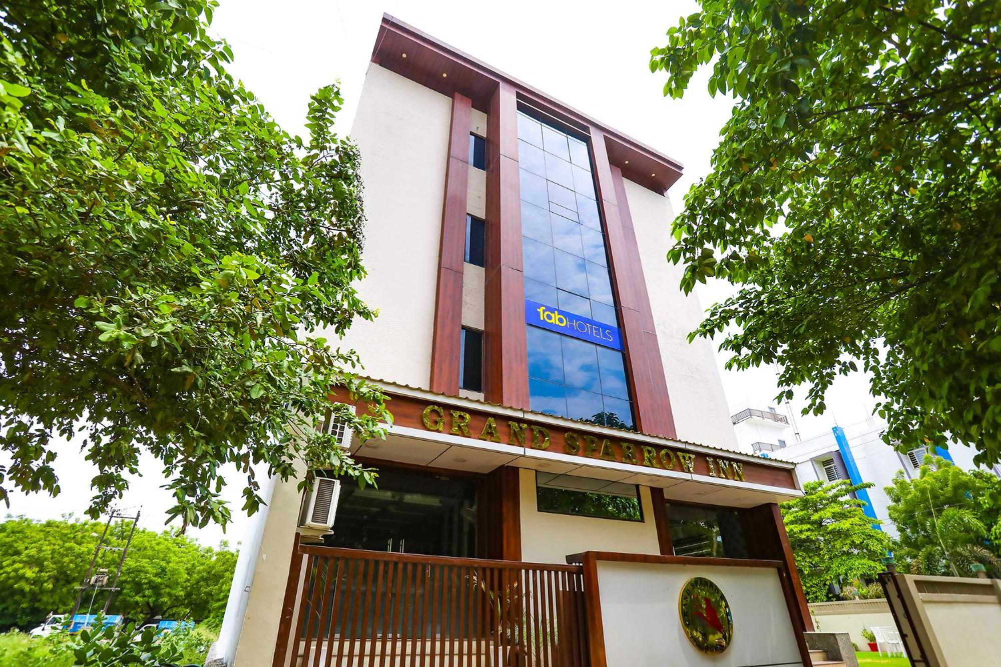 Fabhotel Grand Sparrow Tajganj Bagian luar foto